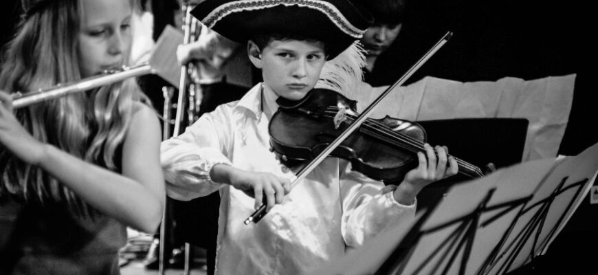 Пюпітр: Визначення, види та використання в музичній практиці