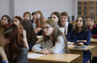 Що таке середня освіта: визначення, особливості та переваги навчання