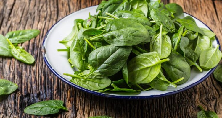 Шпинат: корисні властивості, застосування та способи приготування