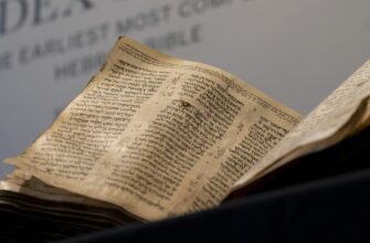 Що таке Святе Письмо: Визначення, історія та значення для віруючих