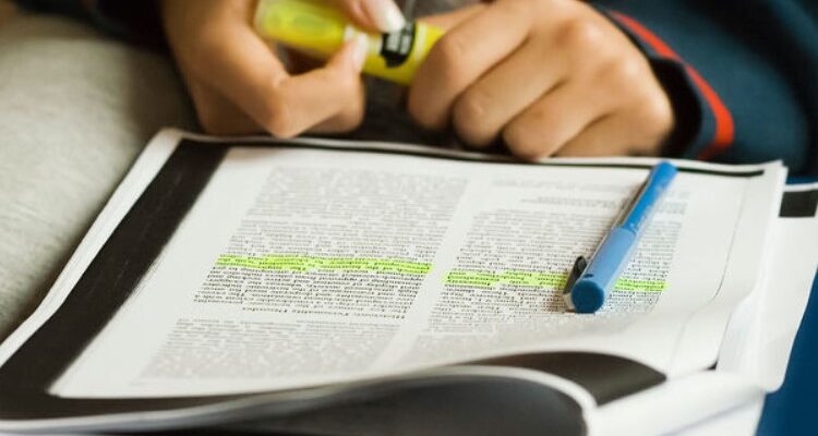 Що таке теза у творі: значення, приклади та поради для написання