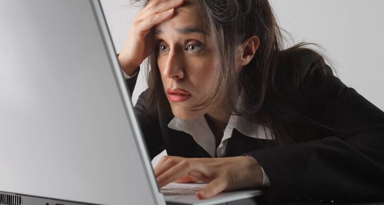 Тіньовий бан в соцмережах: що це таке і як його уникнути