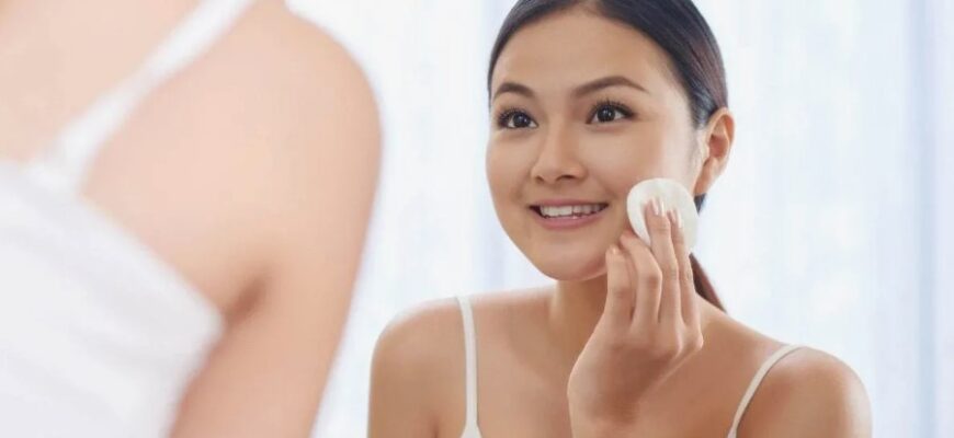 Тонік для обличчя: Вибір і використання для сяючої шкіри Тонік для обличчя: Вибір і використання для сяючої шкіри