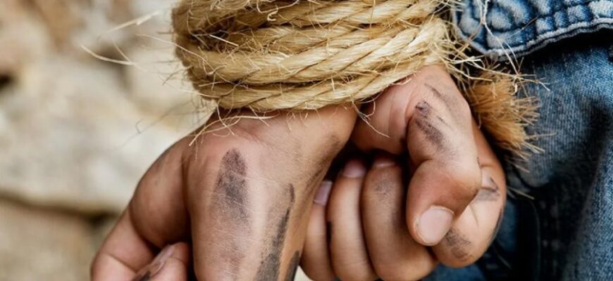 Все, що потрібно знати про торгівлю людьми: визначення та наслідки