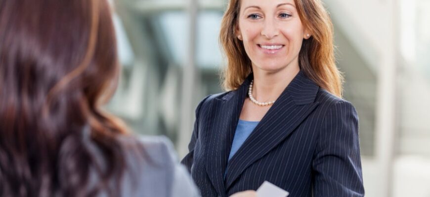 Що таке візитна картка: важливість та поради для справжнього успіху