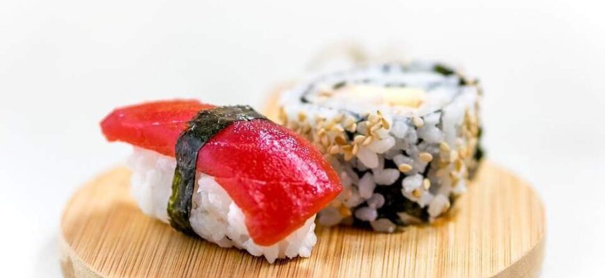 Роли і суші: дізнайтеся головні відмінності між популярними стравами