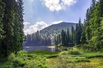 Що таке Синевир? Історія та принади найбільшого озера Карпат