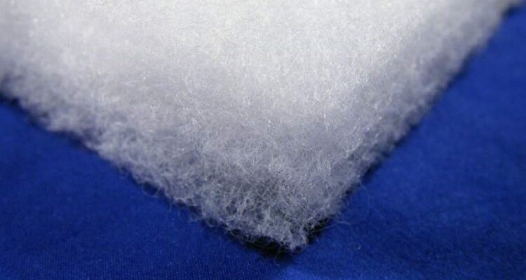 Що таке синтепон: штучний замінник пуху для тепла і комфорту