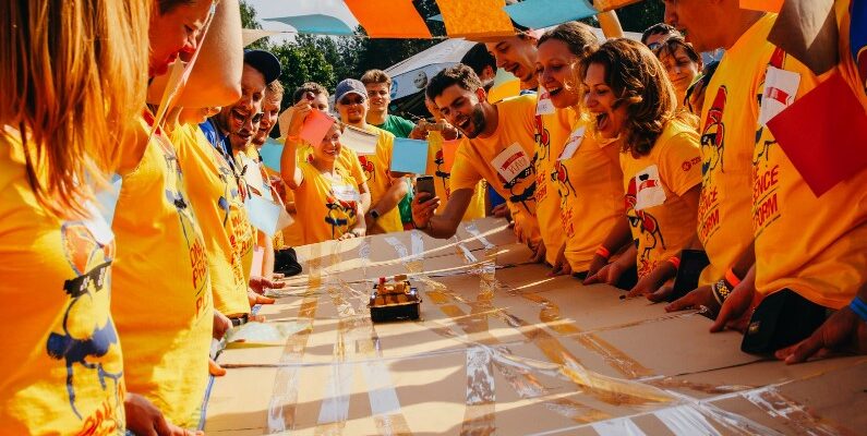 Тімбілдінг: Як він змінює робоче середовище та об’єднує команди