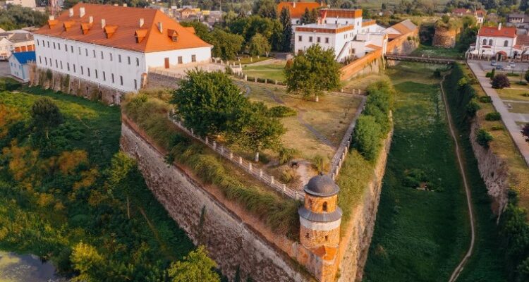 Дізнайтесь більше про Дубенський замок: історія та цікаві факти України