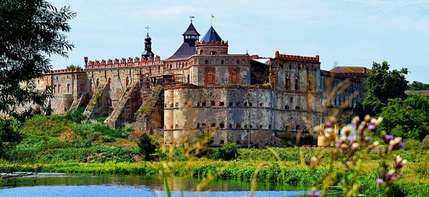 Цікаві факти та історія Меджибізького замку: таємниці крізь віки