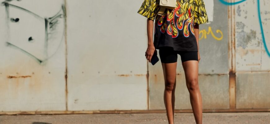 Як стильно поєднувати спортивні шорти з підборами: поради та тренди