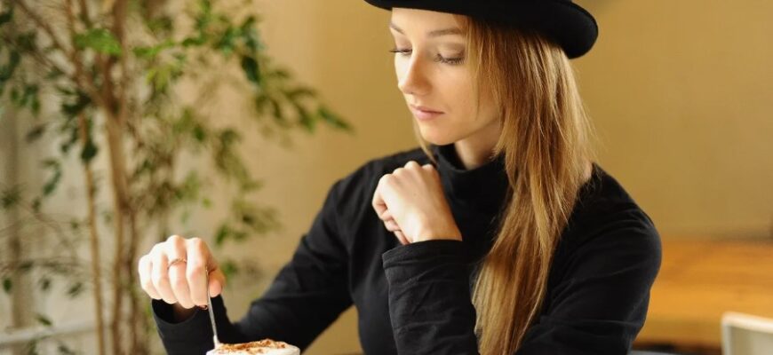 10 порад: Як носити шапку-казанок стильно та зручно щодня