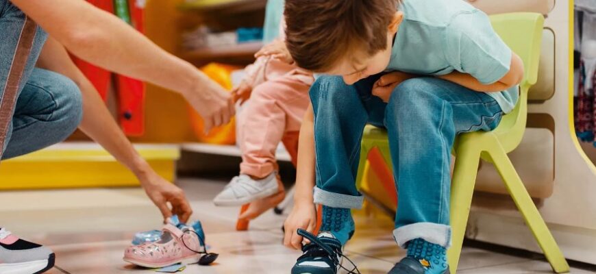 Як обрати ідеальне дитяче взуття для літа: поради для батьків