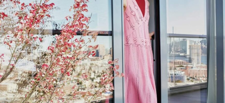 Рожева сукня: ідеї стилізації та поєднання з аксесуарами