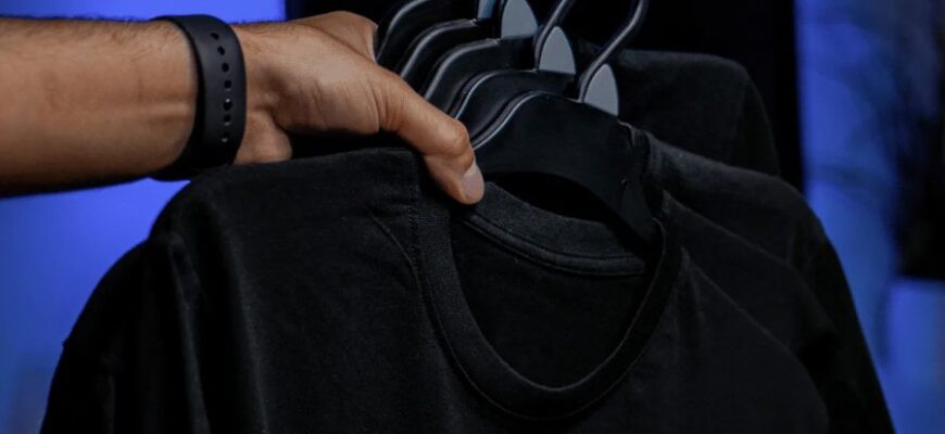 Як відновити насичений чорний колір улюбленого одягу: практичні поради