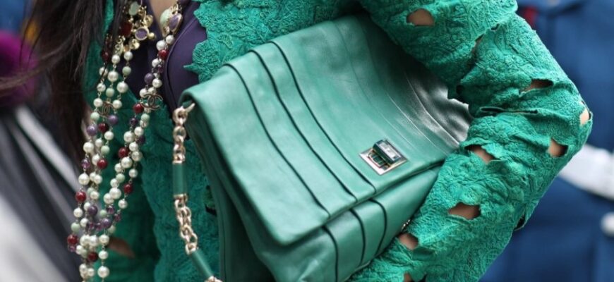 Ізумрудний колір в одязі: найкращі поєднання для стильного образу