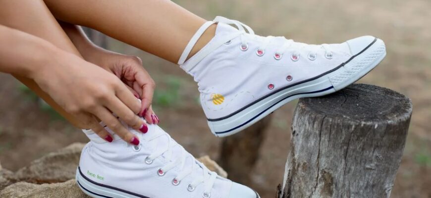 Білі кеди: Як стильно поєднувати їх з різними образами щодня
