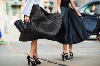 Елегантні образи: поєднання чорної атласної спідниці з гардеробом