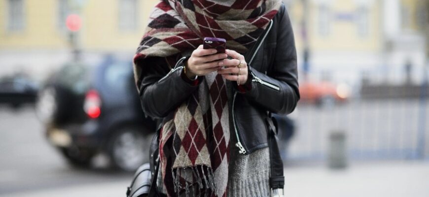 Як стильно поєднувати довгий шарф: найкращі образи та поради