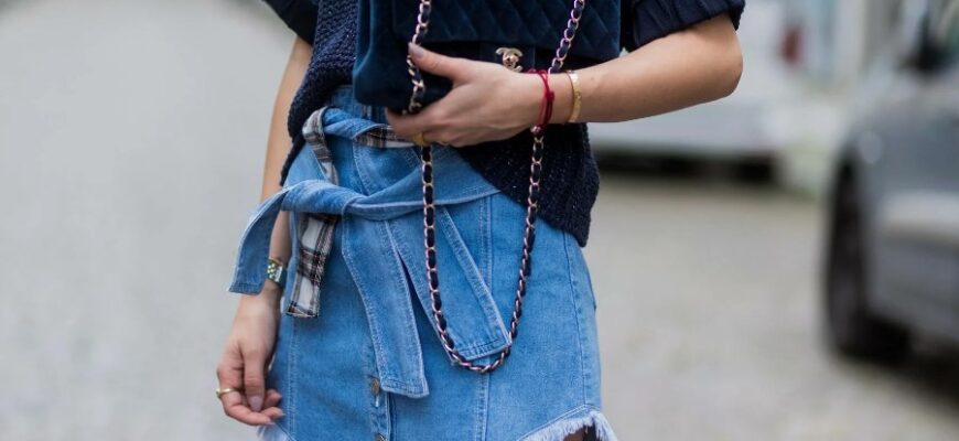 З чим носити коротку джинсову спідницю: модні поради та луки 2023