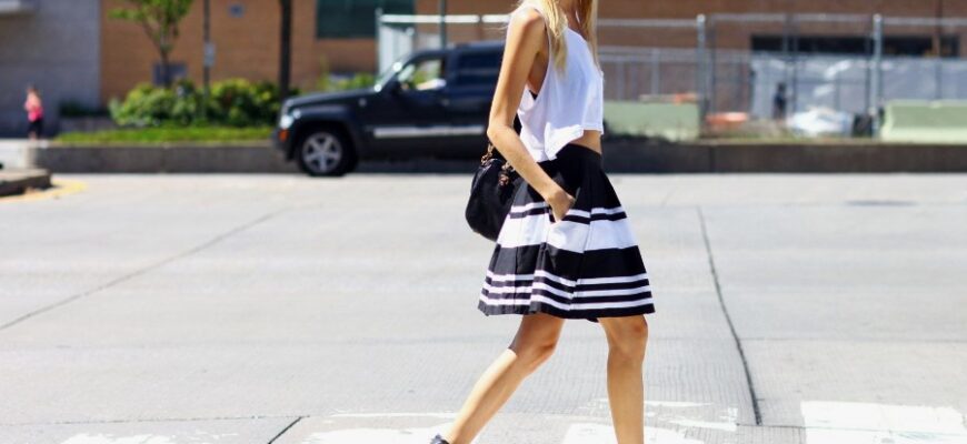 Як стильно поєднувати смугасту спідницю з іншими елементами гардеробу?