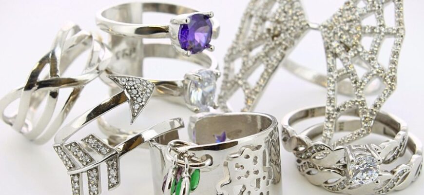 З чим стилізувати срібло: поради для створення стильних образів