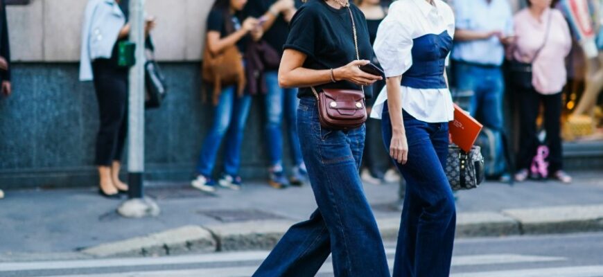 З чим поєднувати темно-сині джинси: стильні образи для будь-якої нагоди