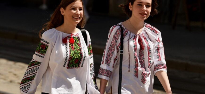 Як стильно поєднувати вишиванку: кращі поради для сучасного образу