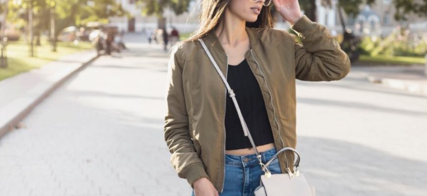З чим носити жіночий бомбер: стильні поради та модні образи