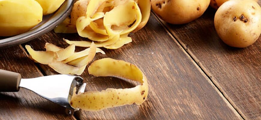 Як ефективно використовувати картопляні очистки для підживлення смородини
