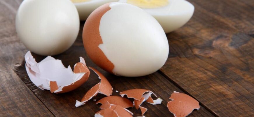 Як легко очистити яйця, якщо вони погано чистяться: поради та секрети