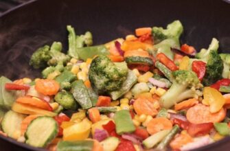Чи варто розморожувати овочеву суміш перед смаженням: поради та факти