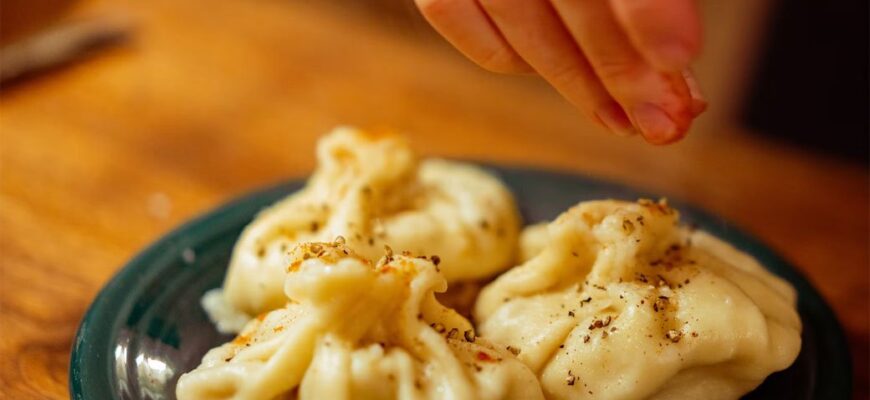 Скільки варити заморожені хінкалі: покрокова інструкція та поради