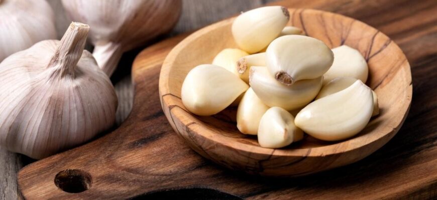 Оптимальні підживки для часнику у травні: поради та рекомендації