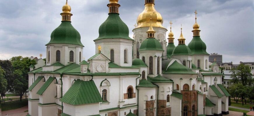 Кількість куполів у храмах: символіка та значення для вірян