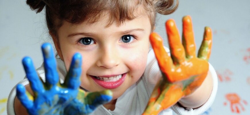 Готові приклади легких і красивих новорічних малюнків для змалювання