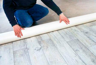 Як розгладити лінолеум на підлозі швидко: покрокова інструкція