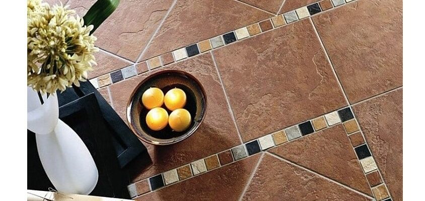 Чи безпечно ходити по плитці одразу після її укладання: рекомендації