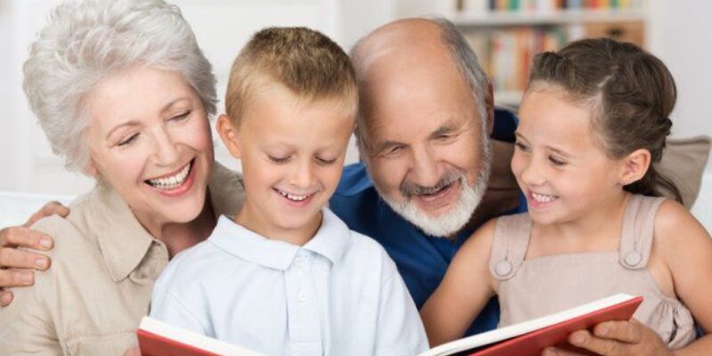 Молитви за здоров’я онуків: найсильніші слова для захисту й зцілення