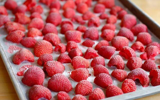 Як правильно заморозити суницю: поради для збереження користі на зиму