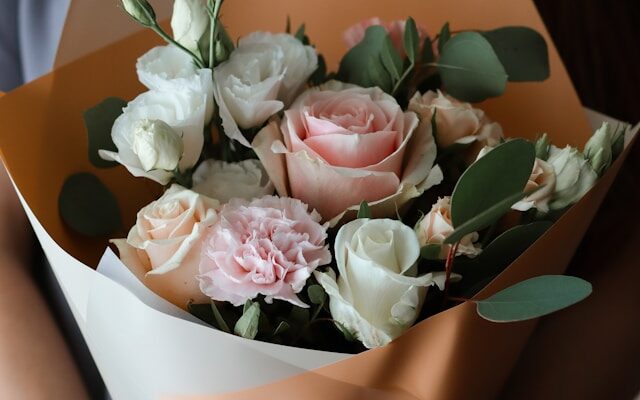 Як часто слід міняти воду у вазі, щоб зберегти квіти свіжими?