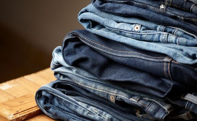 Чи можна прати чорні та сині джинси разом: поради та рекомендації