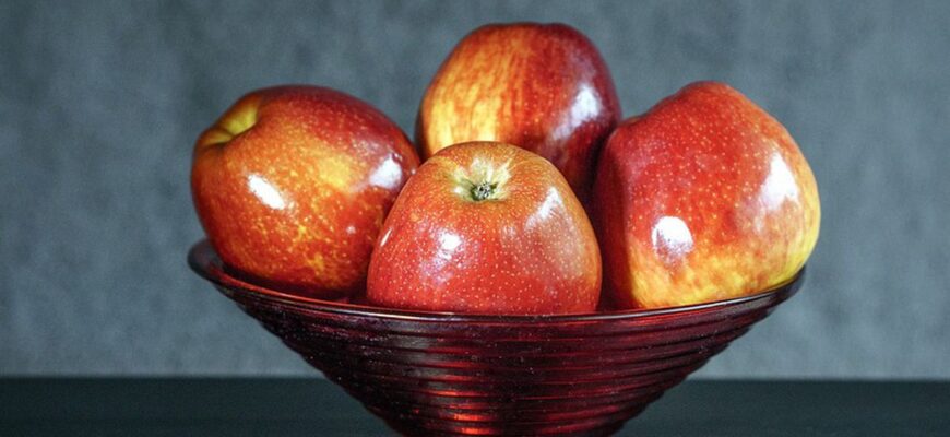 Чи безпечно їсти фрукти з восковим покриттям: що потрібно знати?