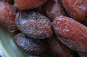 Чи обов’язково очищувати фініки: поради та користь від даної практики