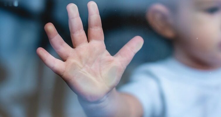 Грошова допомога дітям війни: як отримати підтримку в Україні