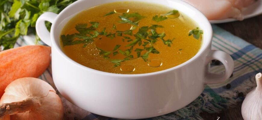 Скільки варити курячий бульйон: поради та оптимальний час приготування