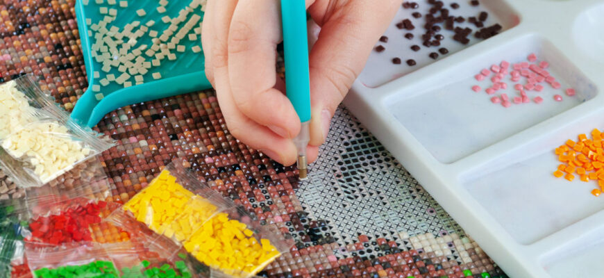 Алмазна мозаїка зібрана: наступні кроки для збереження та декору вашого шедевру