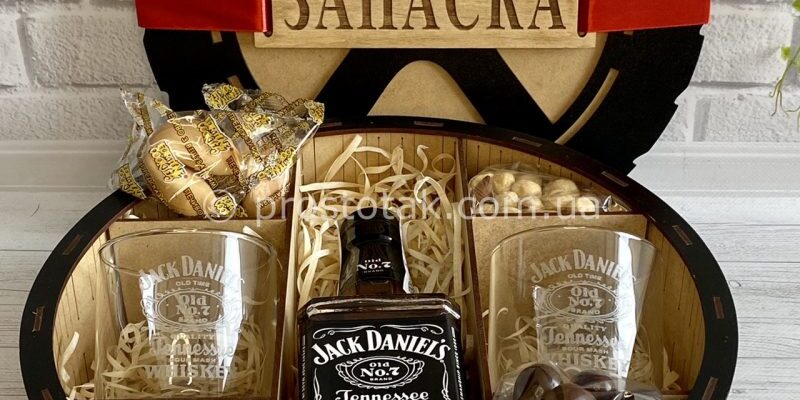 Подарунки для чоловіків з алкоголем: ідеї, що здивують кожного
