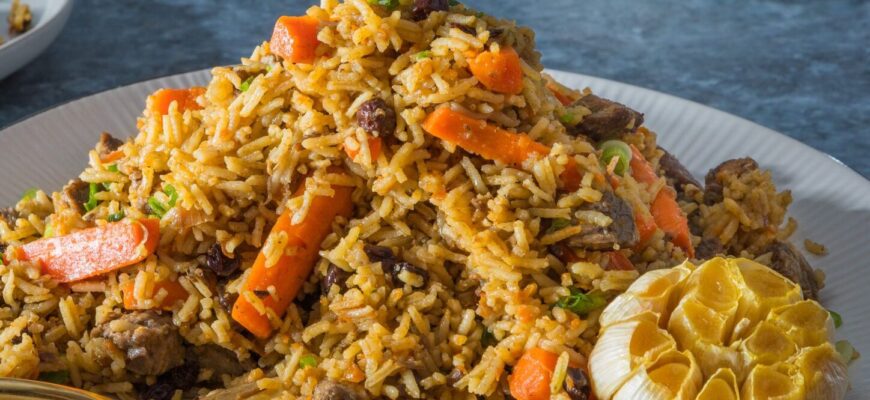 Чия національна страва: походження і традиції приготування плову